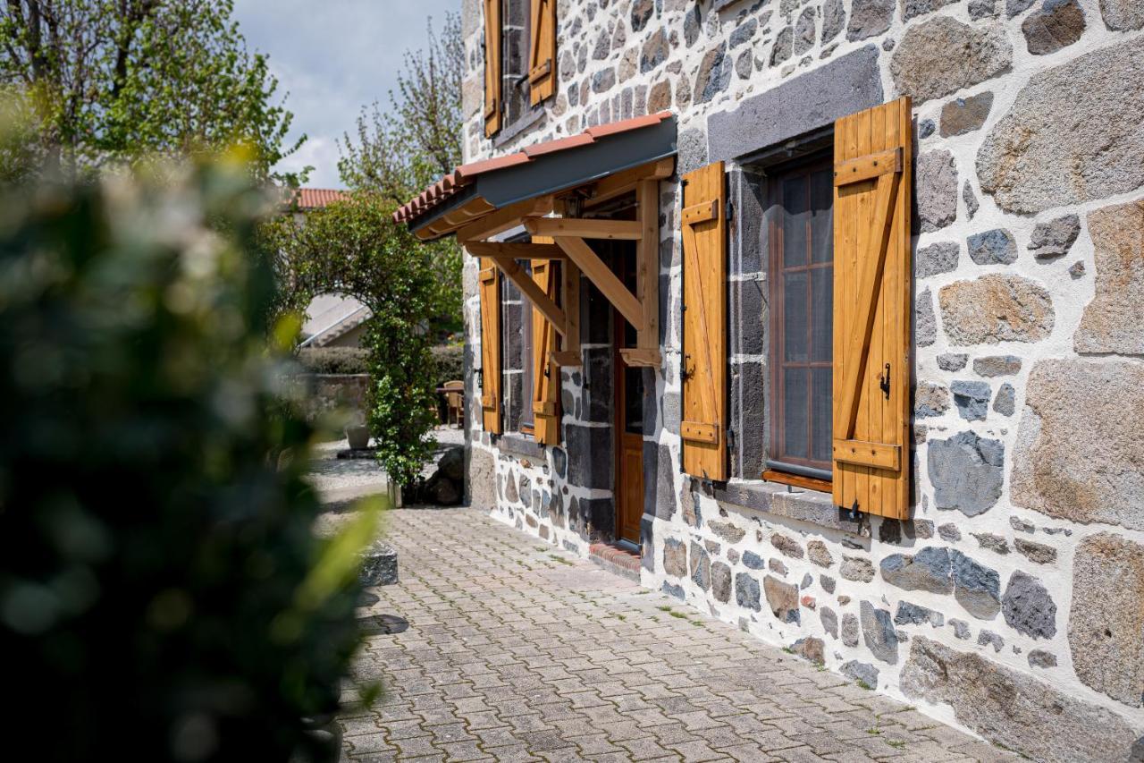 Maison D'Hote La Grange Aux Ayres Olloix Esterno foto